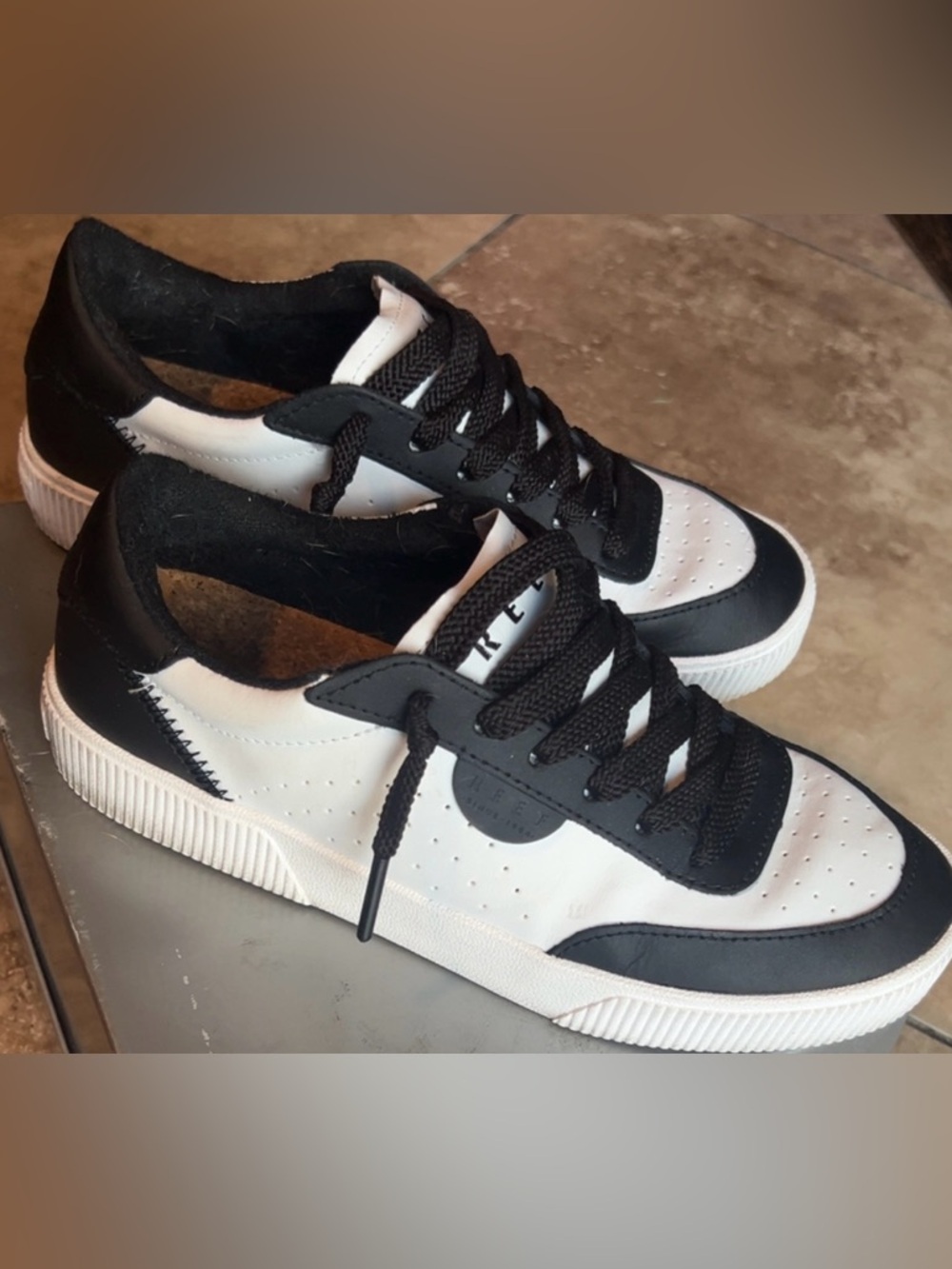 Reef | Women’s Lay Day Seas Leather Casual Low-Top Sneakers Slip On Shoes